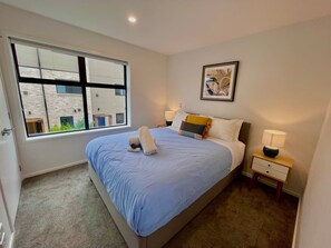 2 bedrooms, iron/ironing board, WiFi, bed sheets - Central City Comfort (Christchurch)