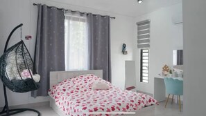 4 habitaciones, tabla de planchar con plancha, wifi y ropa de cama