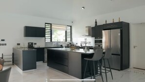 ميكروويف، فرن، موقد طهي مسطح، غسالة أطباق