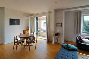 Living area - Calm, views and Provencal light. (Avignon)