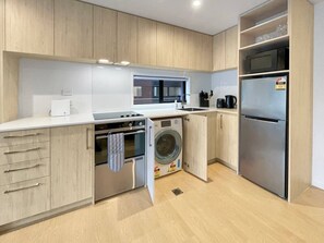 Frigorífic, microones, forn i placa de cuina