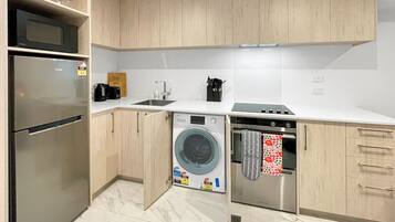 Fridge, microwave, oven, stovetop