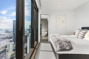 2 bedrooms, desk, iron/ironing board, WiFi