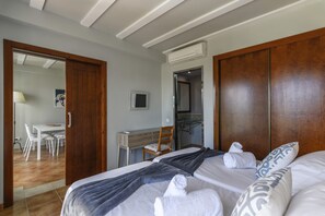 Departamento | 2 habitaciones y tabla de planchar con plancha 