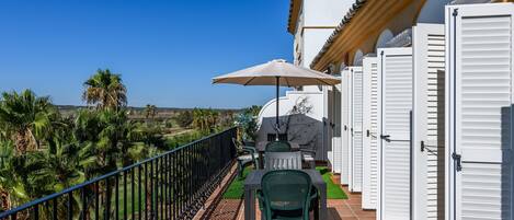 Apartment | Outdoor dining