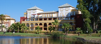 Ideal Apartment With Golf Course Views