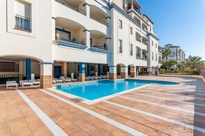 Apartment | Pool | Outdoor pool