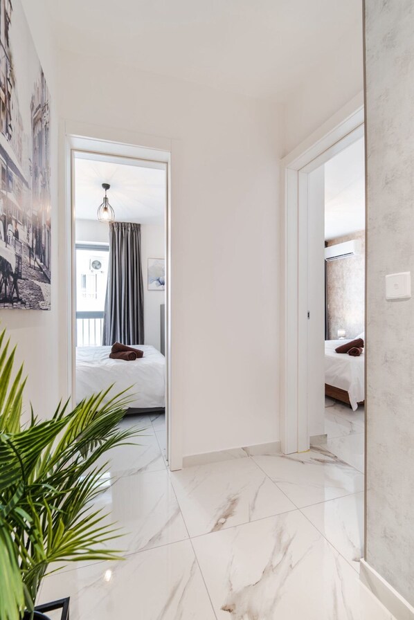 2 bedrooms, iron/ironing board, free WiFi, bed sheets