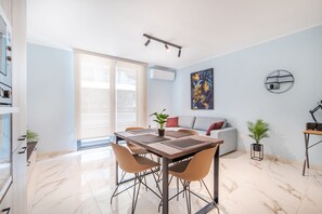 Unclassified image, 4 of 23, button