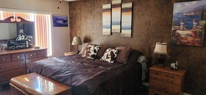 3 chambres, fer et planche à repasser, Wi-Fi, draps fournis