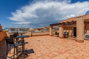 Apartment | Outdoor dining