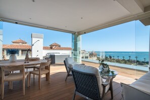 Apartment | Outdoor dining