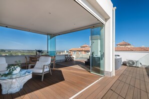 Apartment | Outdoor dining