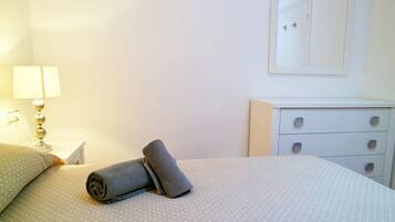 4 bedrooms, iron/ironing board