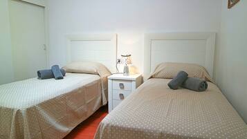 House | 4 bedrooms, iron/ironing board