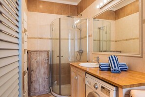 Apartment | Bathroom