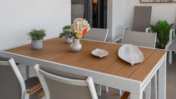 Apartment | Outdoor dining