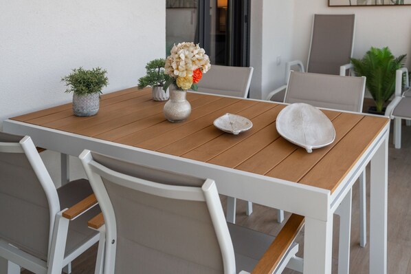 Apartment | Outdoor dining