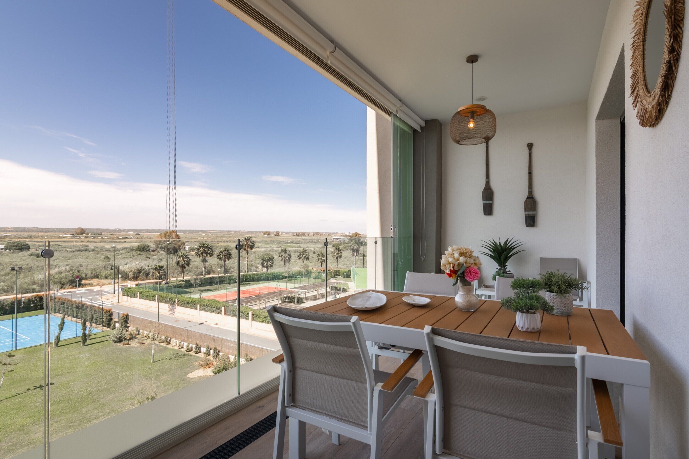 Apartment | Outdoor dining