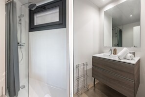 Apartment | Bathroom | Hair dryer - Apartment With Resort Amenities (Ayamonte)