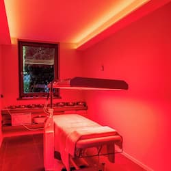 Sauna, banyera d'hidromassatge, bany turc i tractaments corporals