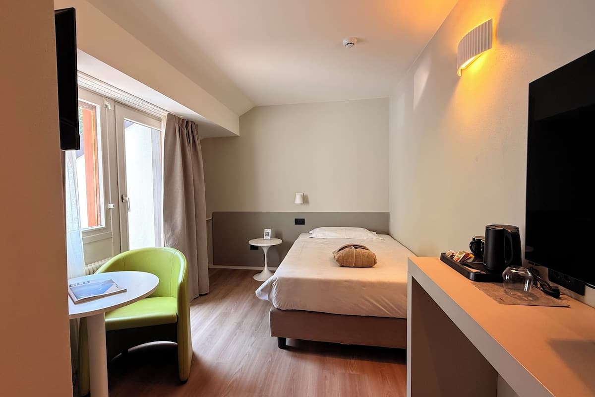 Minibar, una cassaforte in camera, una scrivania, postazione laptop