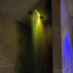 Sauna, bain à remous, hammam, soins corporels, soins d'aromathérapie