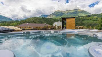 Bathtub spa outdoor