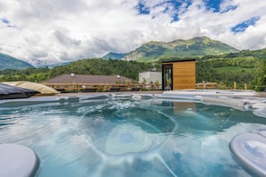 Outdoor spa tub - Alchimia WellResort (Ponte Arche)