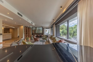 2 bars, bar en bord de piscine