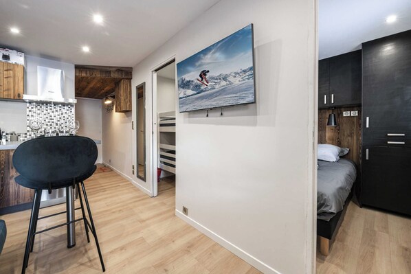 Apartment | 2 bedrooms, iron/ironing board, bed sheets