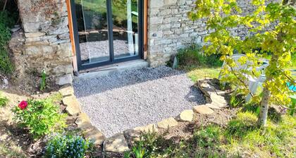 Renovated barn, quiet village, mountain views, near Annecy and Le Bourget lakes