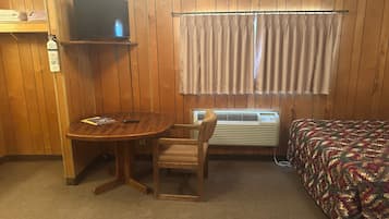 Espacio para trabajar con laptop y wifi gratis