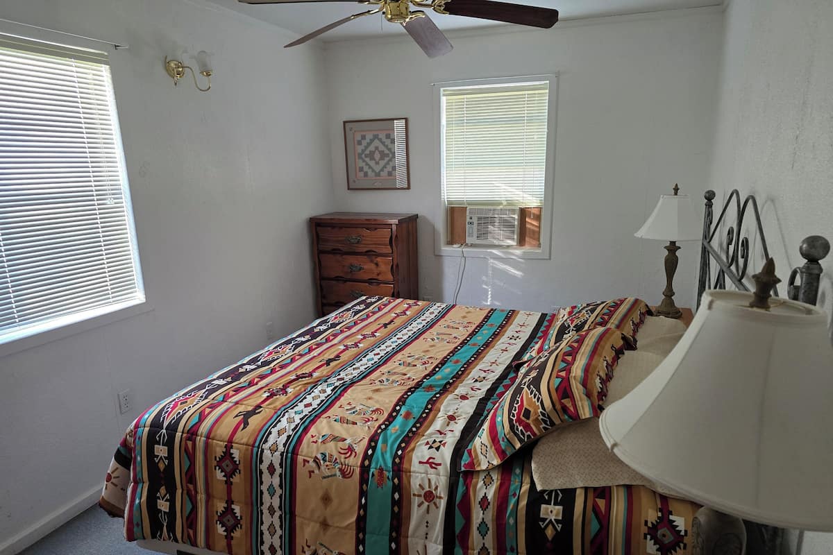 House | Laptop workspace, free WiFi, bed sheets