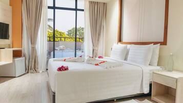 In-room safe, laptop workspace, iron/ironing board, free WiFi