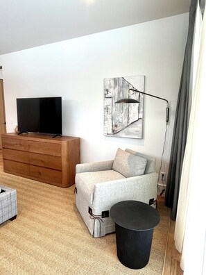 Télévision, cheminée