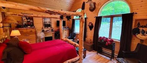 4 dormitorios, caja fuerte, escritorio y tabla de planchar con plancha