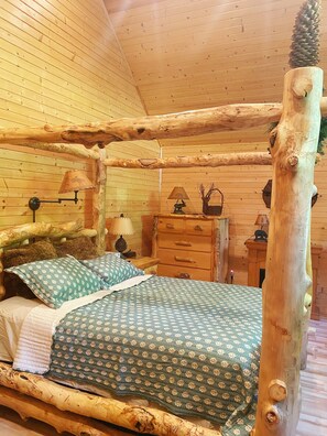 4 bedrooms, in-room safe, desk, iron/ironing board