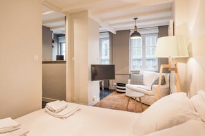 Apartment | Iron/ironing board, bed sheets