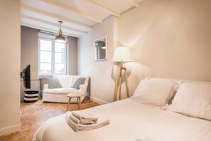 Apartment | Seterika/papan seterika, cadar katil