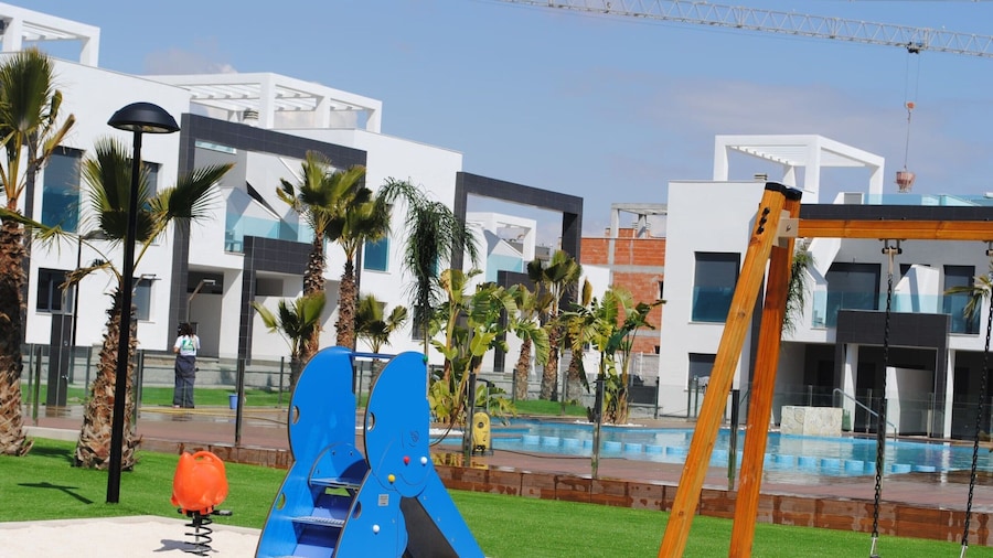 Bright Holiday Home in Orihuela Costa