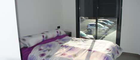 Apartamento | 2 dormitorios y tabla de planchar con plancha