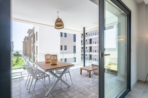 Apartment | Outdoor dining