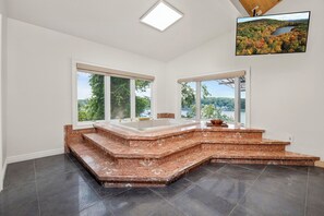 Interior - North Cliff House - Private Dock & Sauna (Danbury)