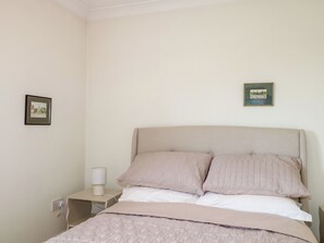 5 quartos, individualmente decorados, individualmente mobiliados