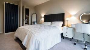 2 Schlafzimmer, Schreibtisch, Bügeleisen/Bügelbrett, WLAN