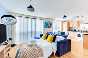 2 bedrooms, desk, iron/ironing board, travel cot