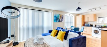 City Centre Flat • Free Parking • Sky TV • Fast Wifi • Self-Check-In