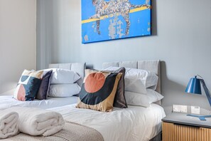 2 Schlafzimmer, Schreibtisch, Bügeleisen/Bügelbrett, Reisekinderbett
