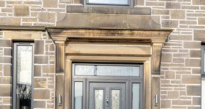 Moat House Penthouse Suite - 2 Bed 2 Bath